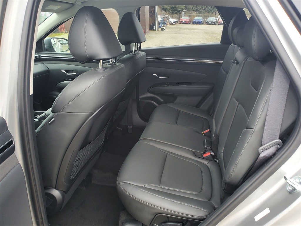 Vehicle image 17 of 31