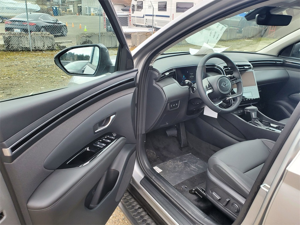 Vehicle image 19 of 31