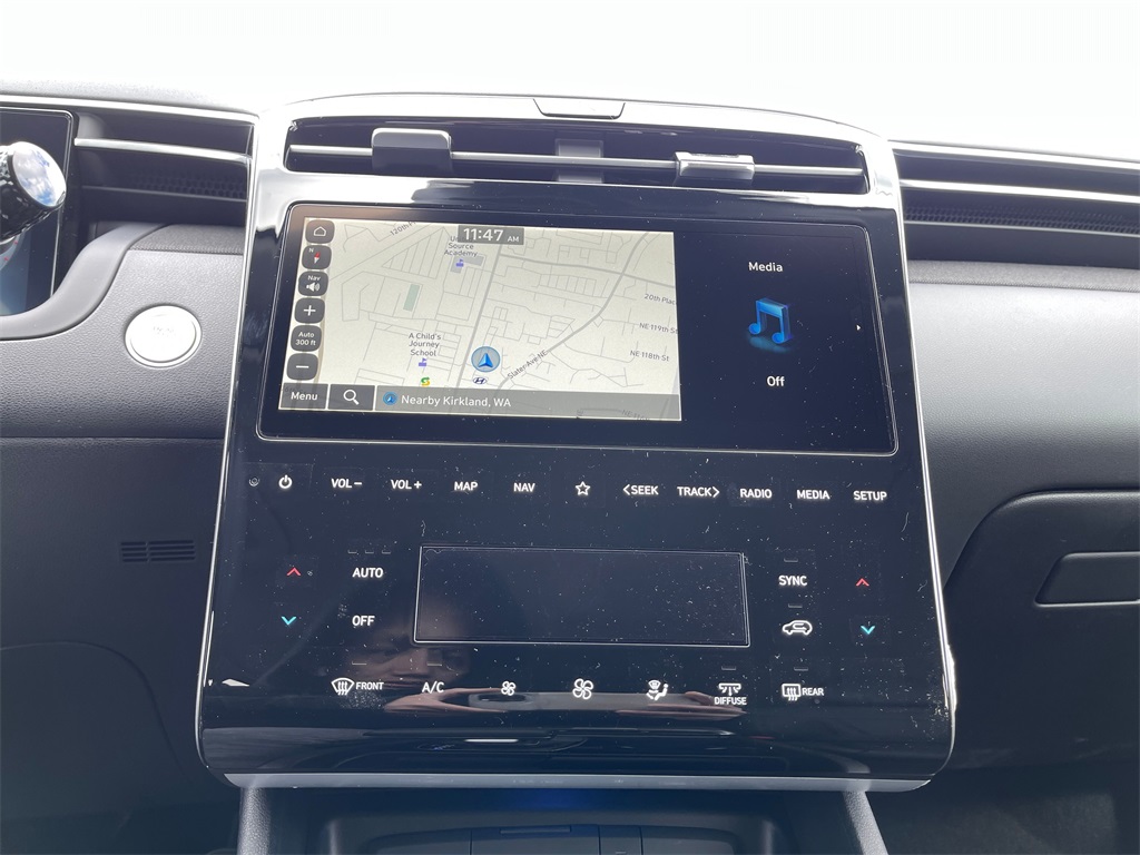 Vehicle image 19 of 23