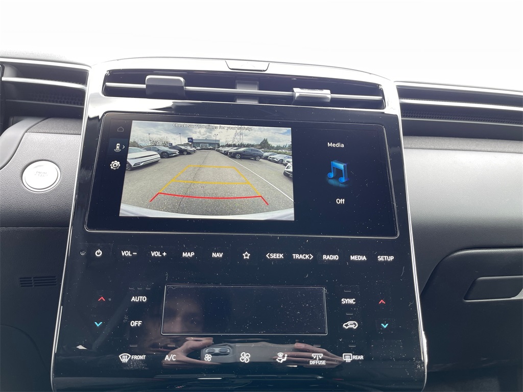 Vehicle image 20 of 23