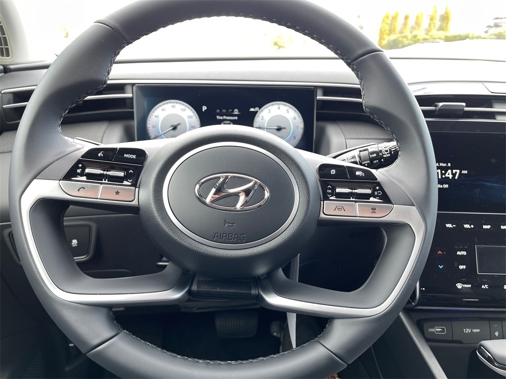 Vehicle image 18 of 23