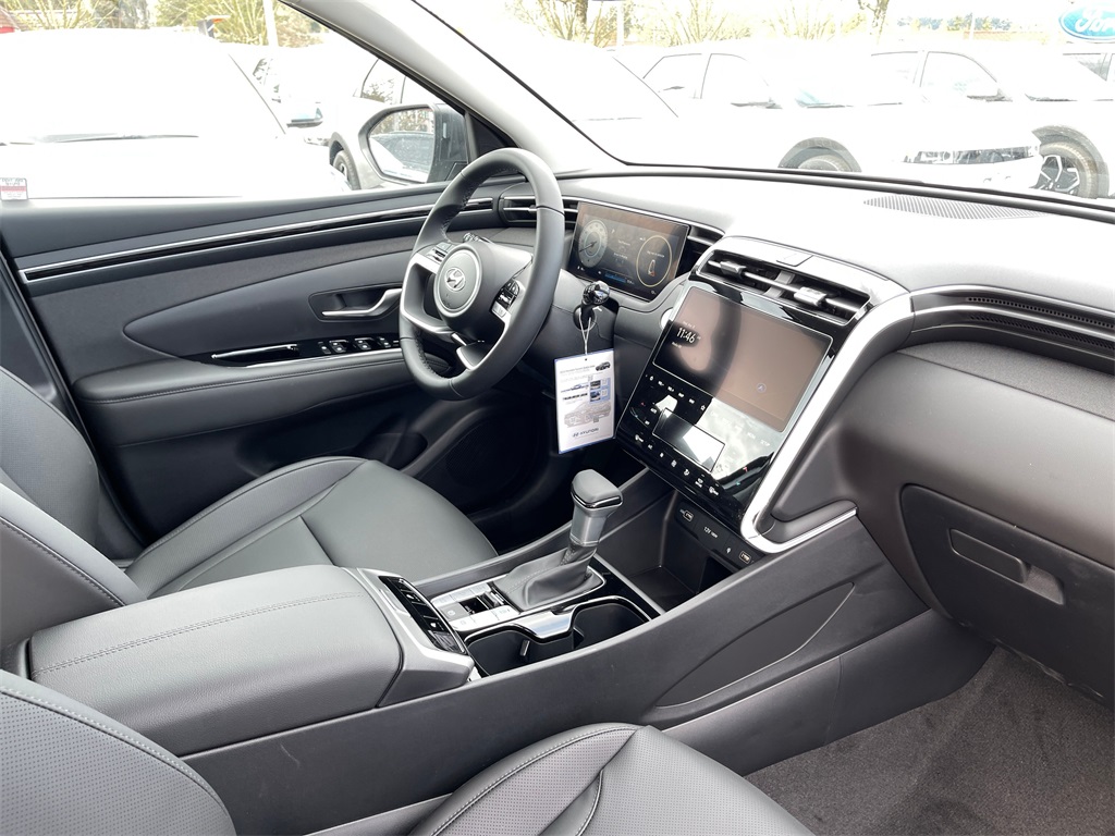 Vehicle image 10 of 23