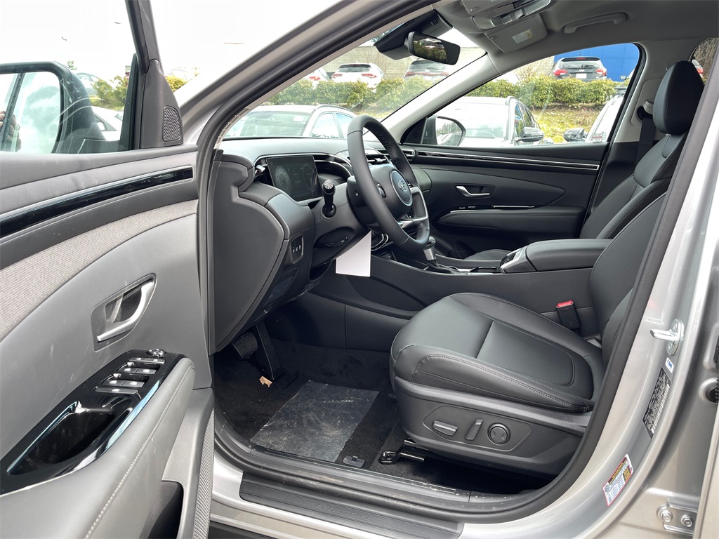 Vehicle image 15 of 23