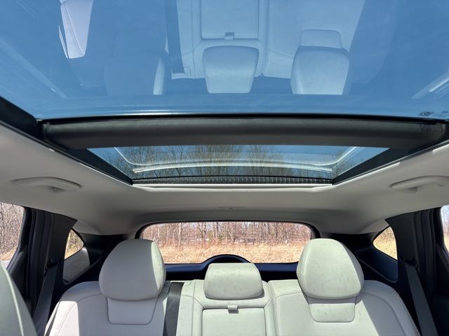 Vehicle image 13 of 34