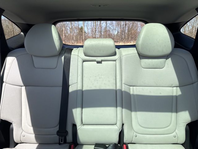 Vehicle image 12 of 34