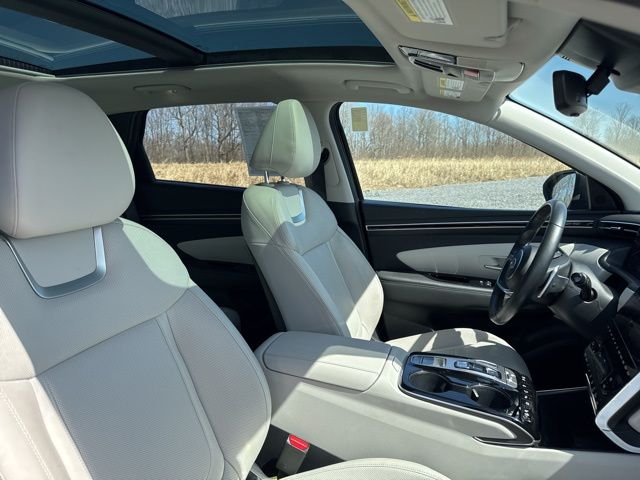 Vehicle image 8 of 34