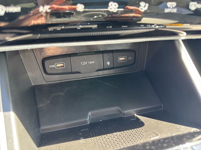 Vehicle image 18 of 34