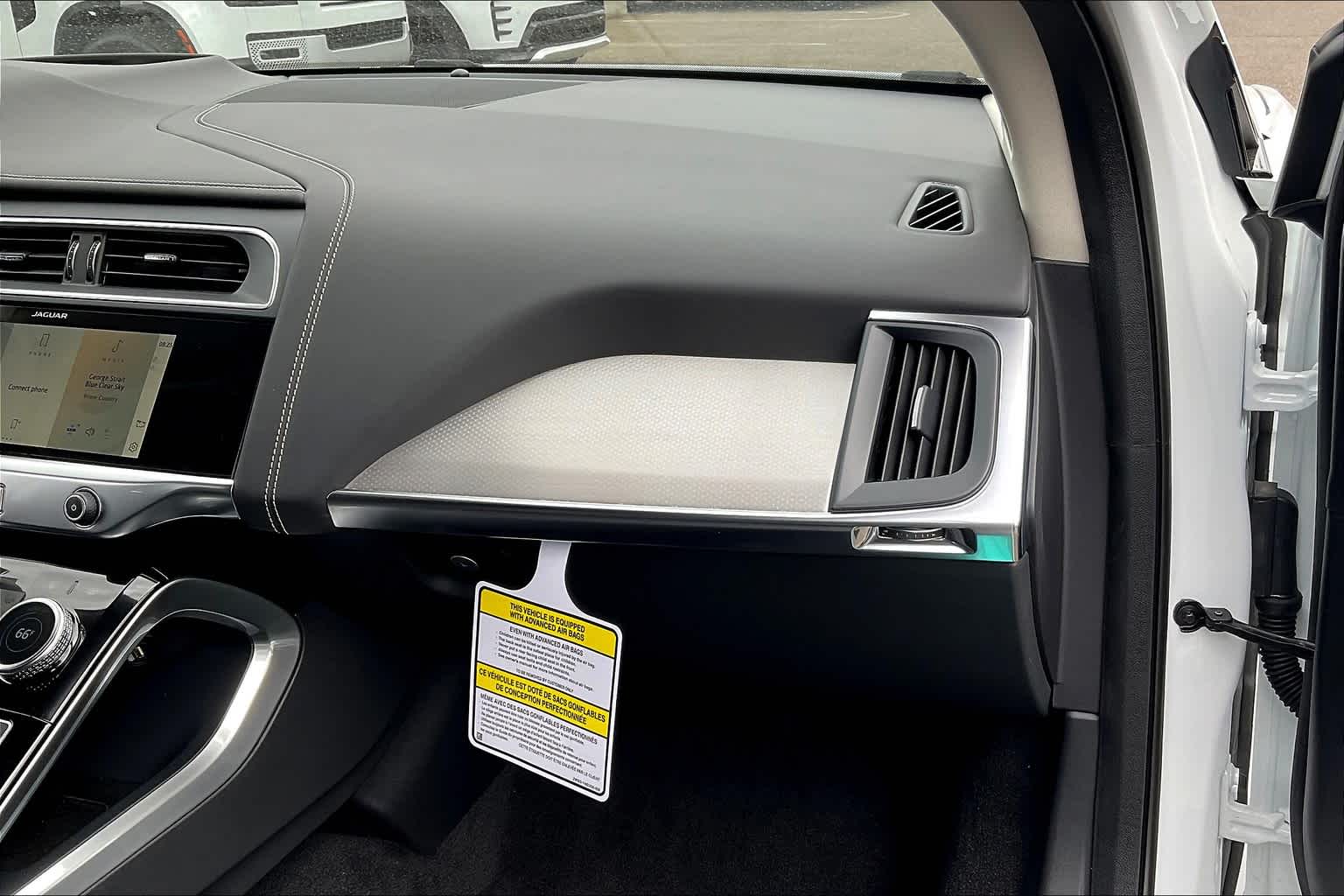 Vehicle image 23 of 30