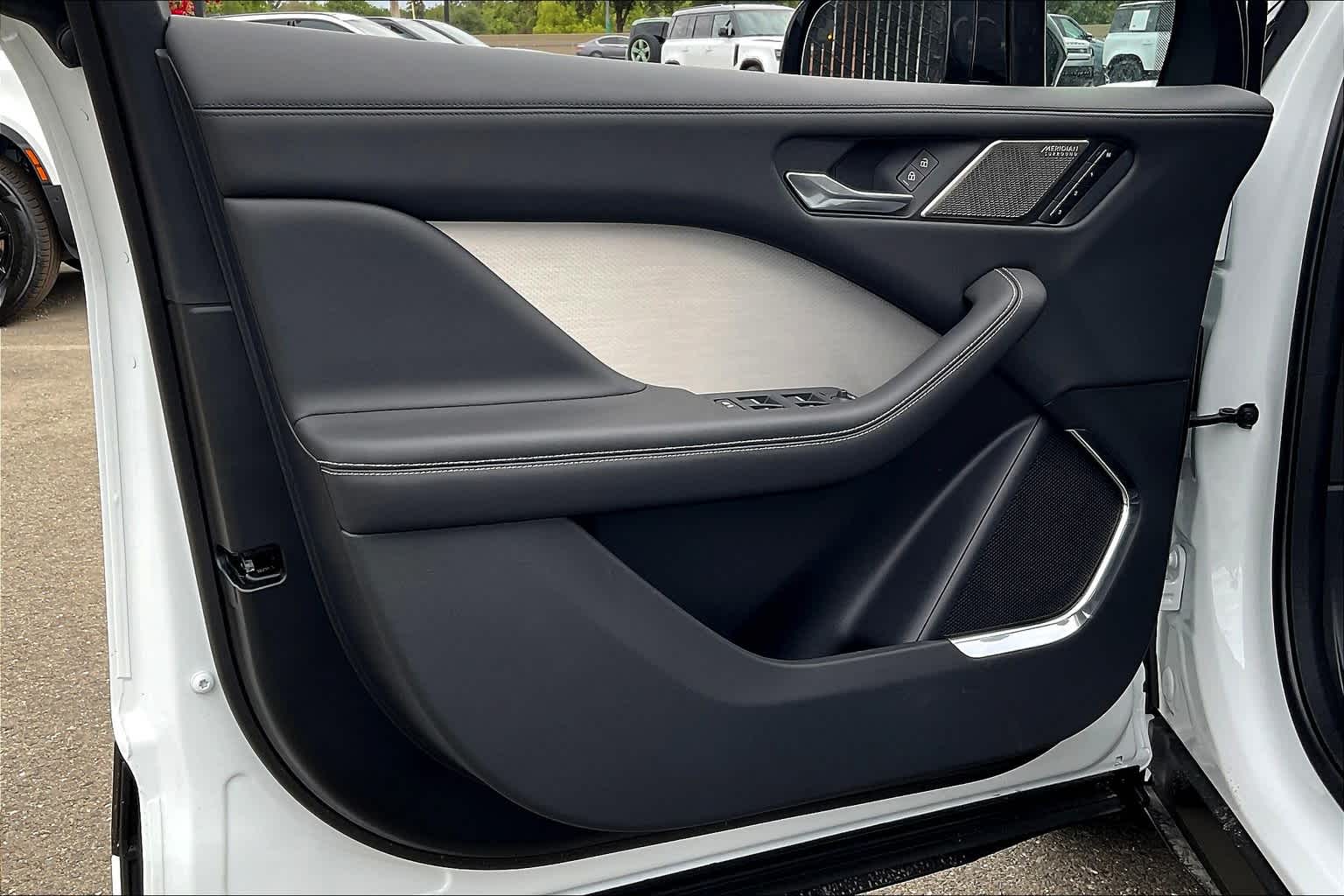 Vehicle image 20 of 30
