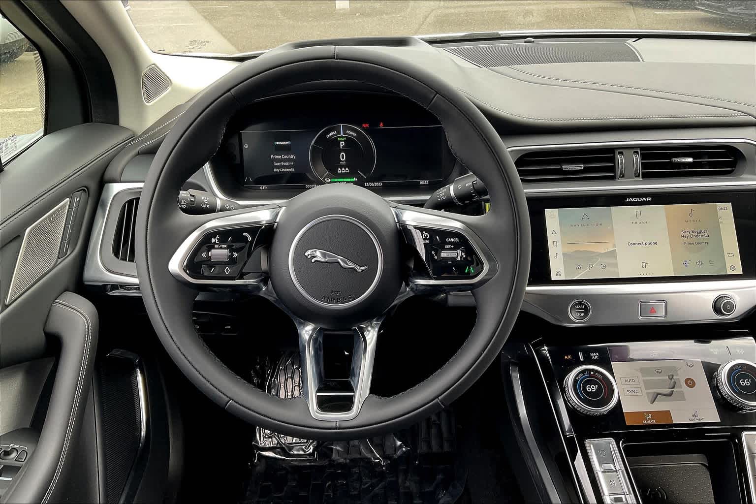 Vehicle image 14 of 30