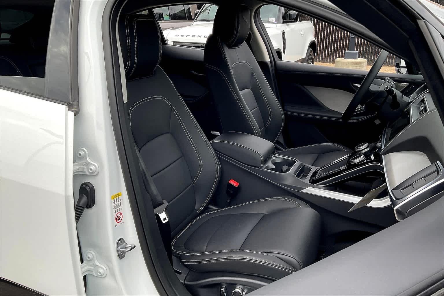 Vehicle image 26 of 30
