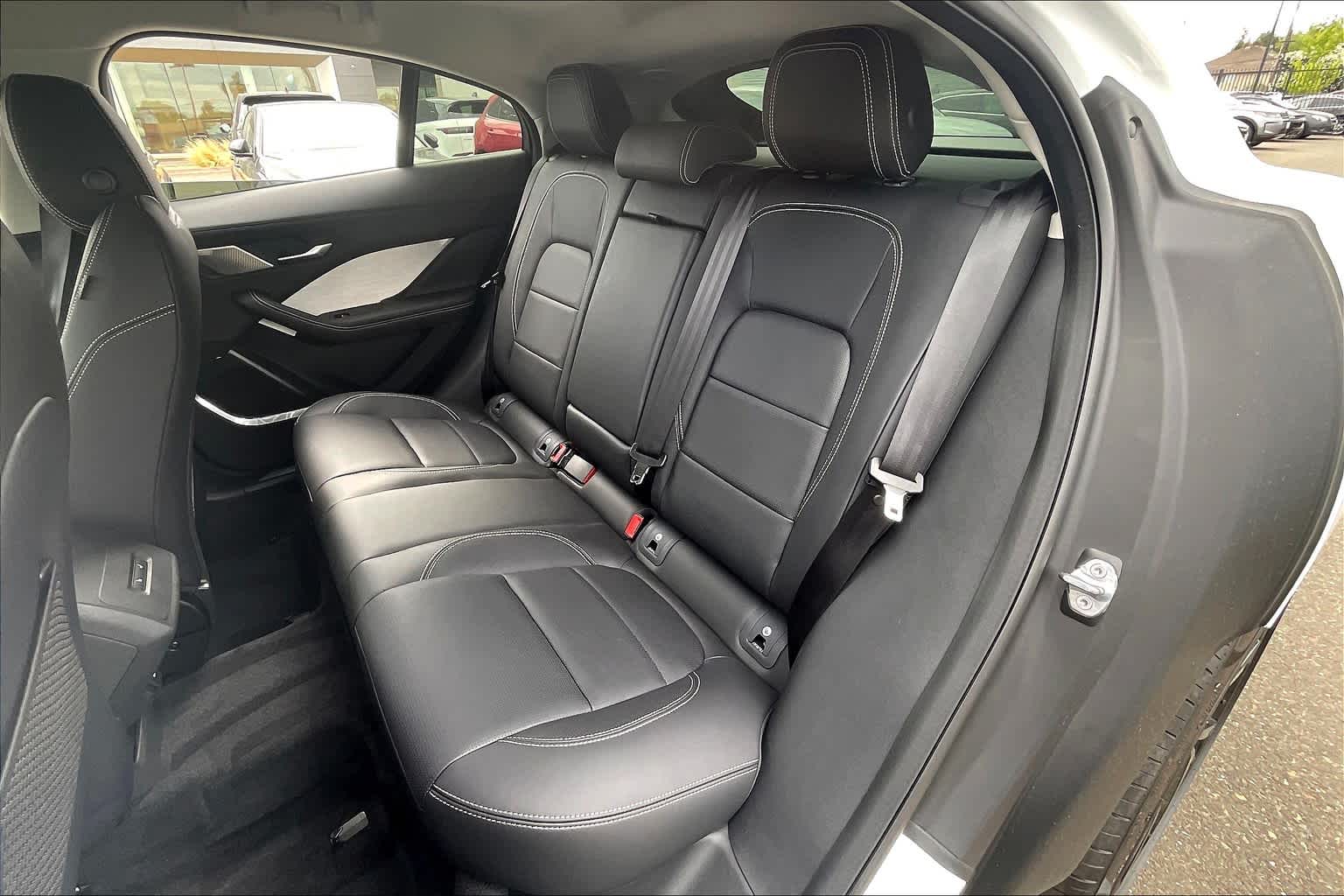 Vehicle image 12 of 30