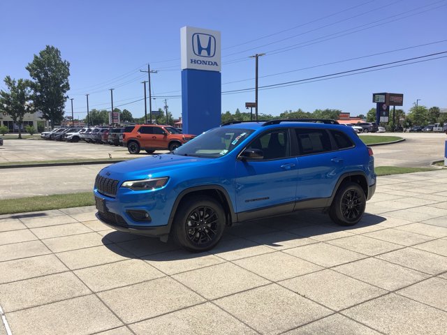 2023 Jeep Cherokee Altitude Lux Image 1 of 19