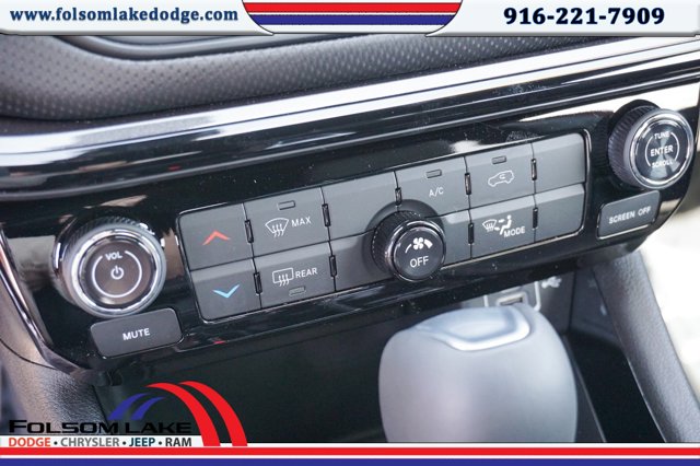 Vehicle image 19 of 25