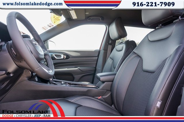 Vehicle image 11 of 25