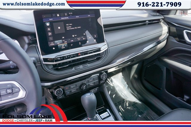 Vehicle image 16 of 25