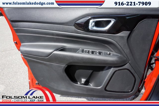 Vehicle image 9 of 25