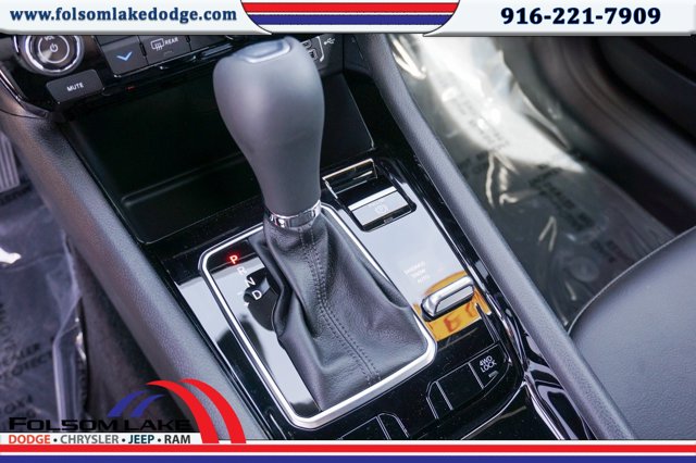Vehicle image 17 of 25
