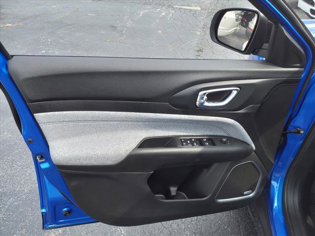 Vehicle image 10 of 20