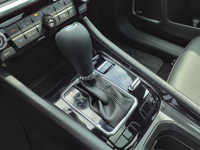 Vehicle image 16 of 20