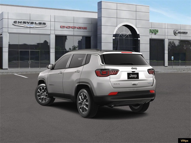 Vehicle image 15 of 18