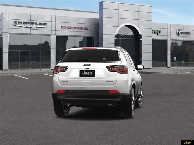 Vehicle image 13 of 18