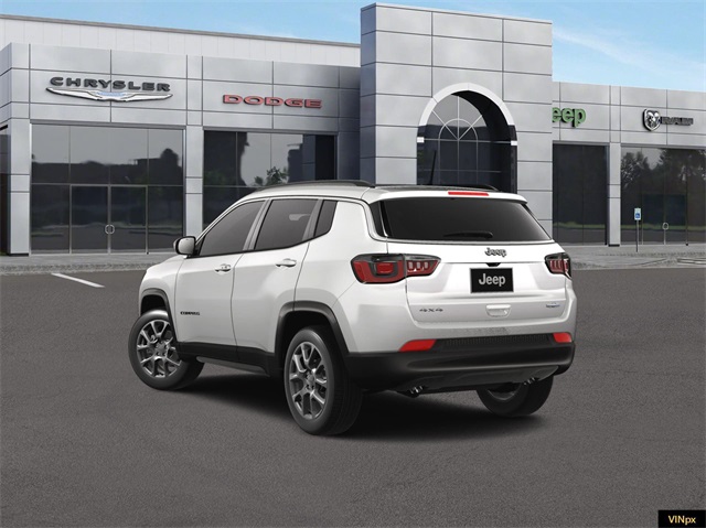 Vehicle image 15 of 18