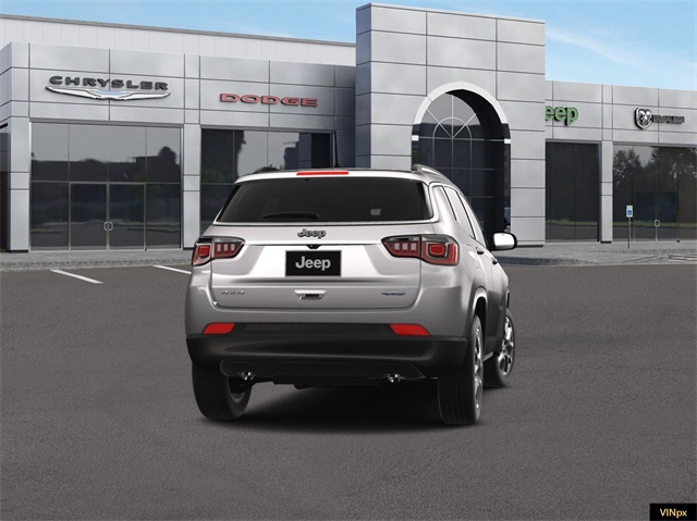 Vehicle image 14 of 18