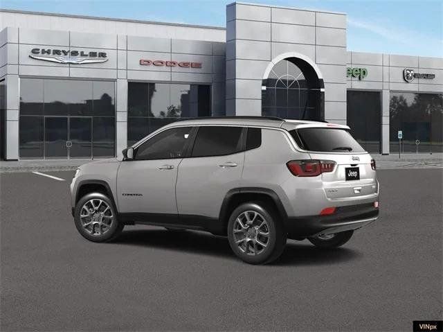 Vehicle image 14 of 18