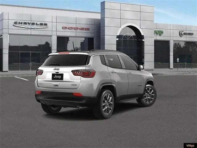 Vehicle image 8 of 18