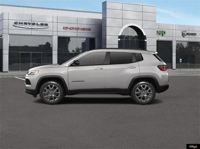 Vehicle image 16 of 18