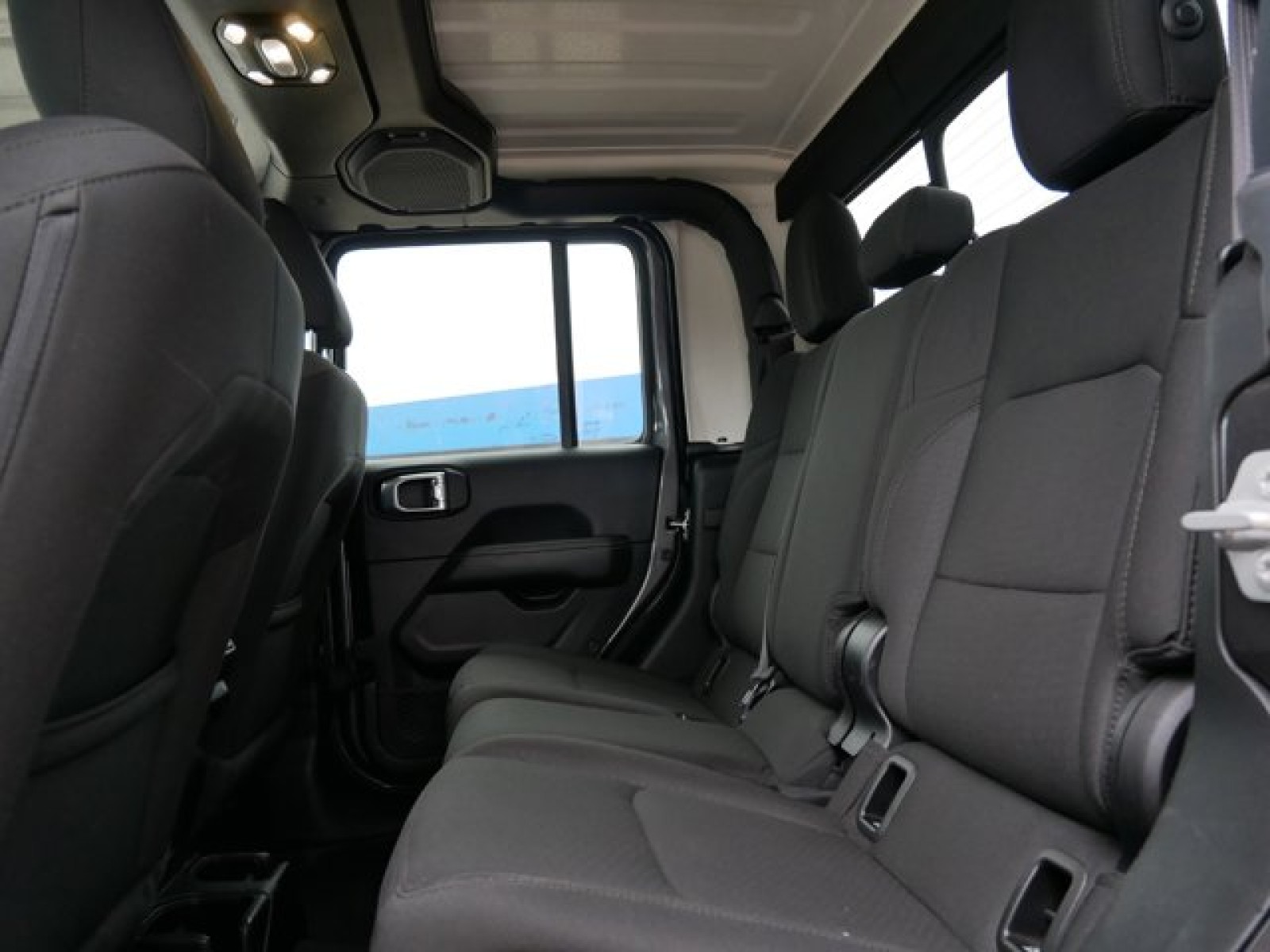 Vehicle image 8 of 27