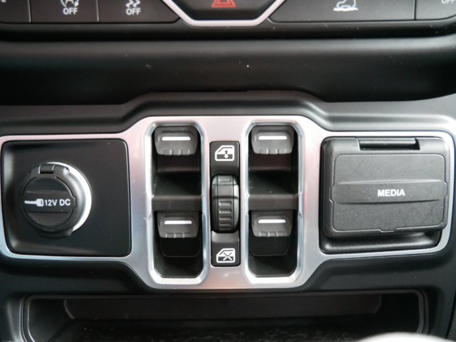 Vehicle image 22 of 27