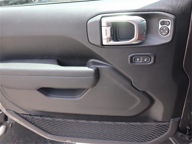Vehicle image 12 of 19