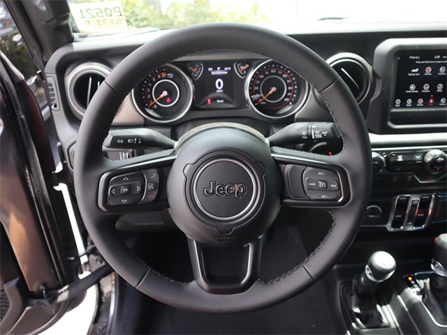Vehicle image 7 of 19