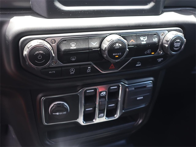 Vehicle image 10 of 19