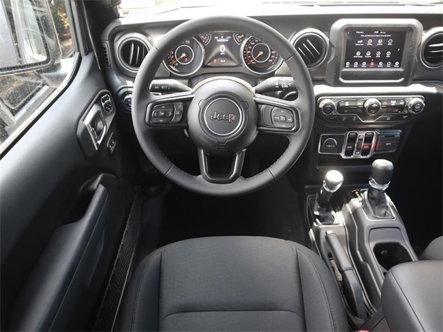 Vehicle image 15 of 19