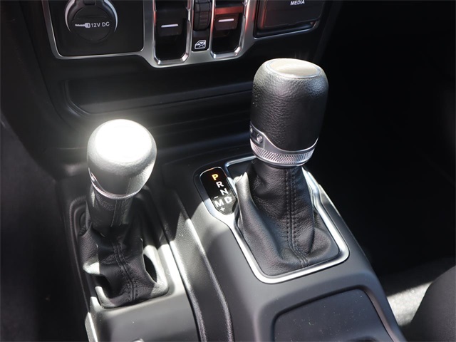 Vehicle image 11 of 19