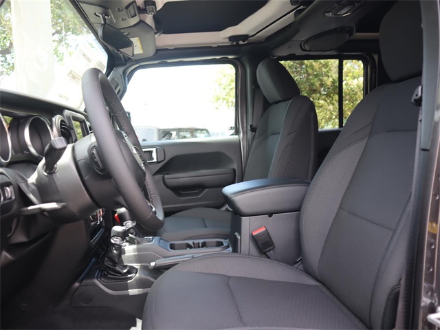Vehicle image 14 of 19