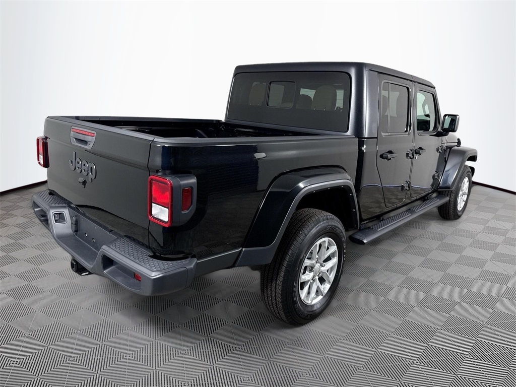 Vehicle image 4 of 33