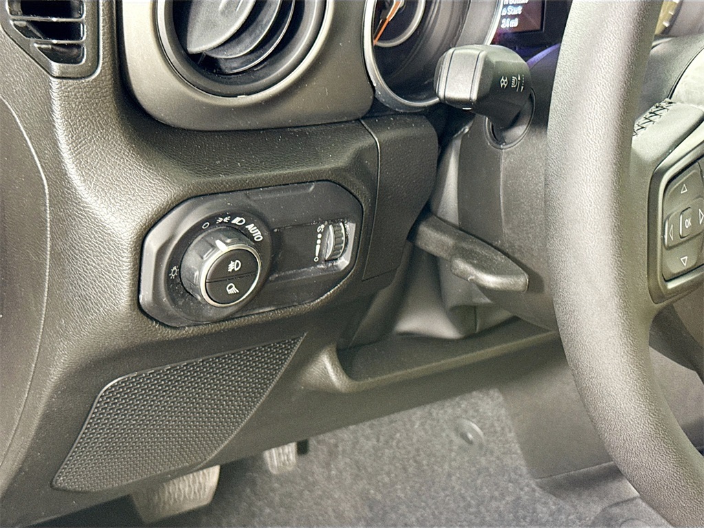Vehicle image 9 of 33