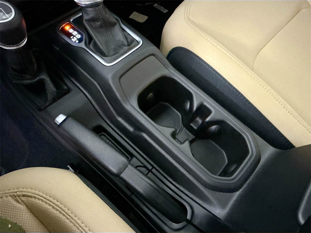 Vehicle image 19 of 33