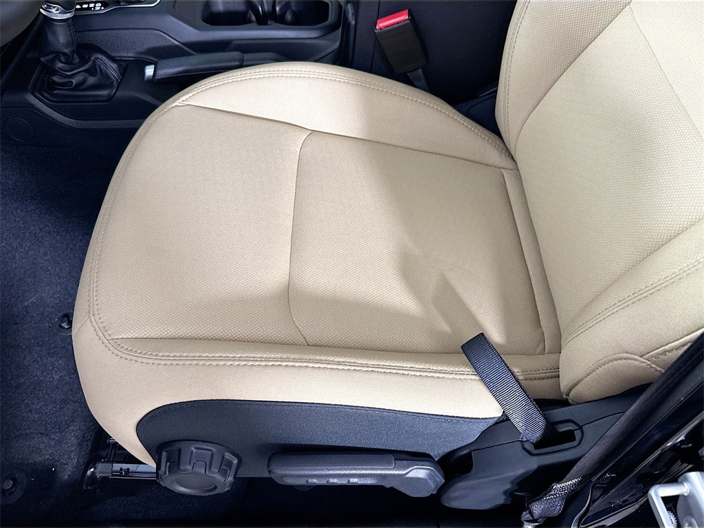 Vehicle image 18 of 33