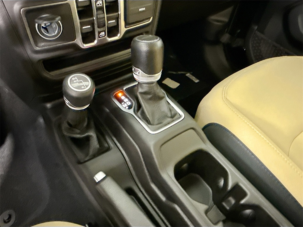 Vehicle image 15 of 33