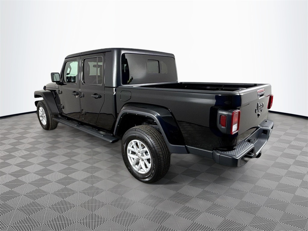 Vehicle image 7 of 33