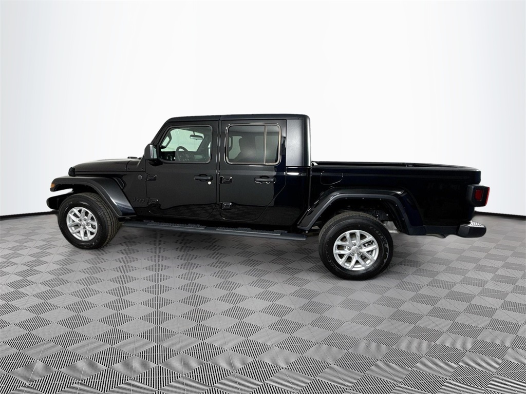 Vehicle image 6 of 33