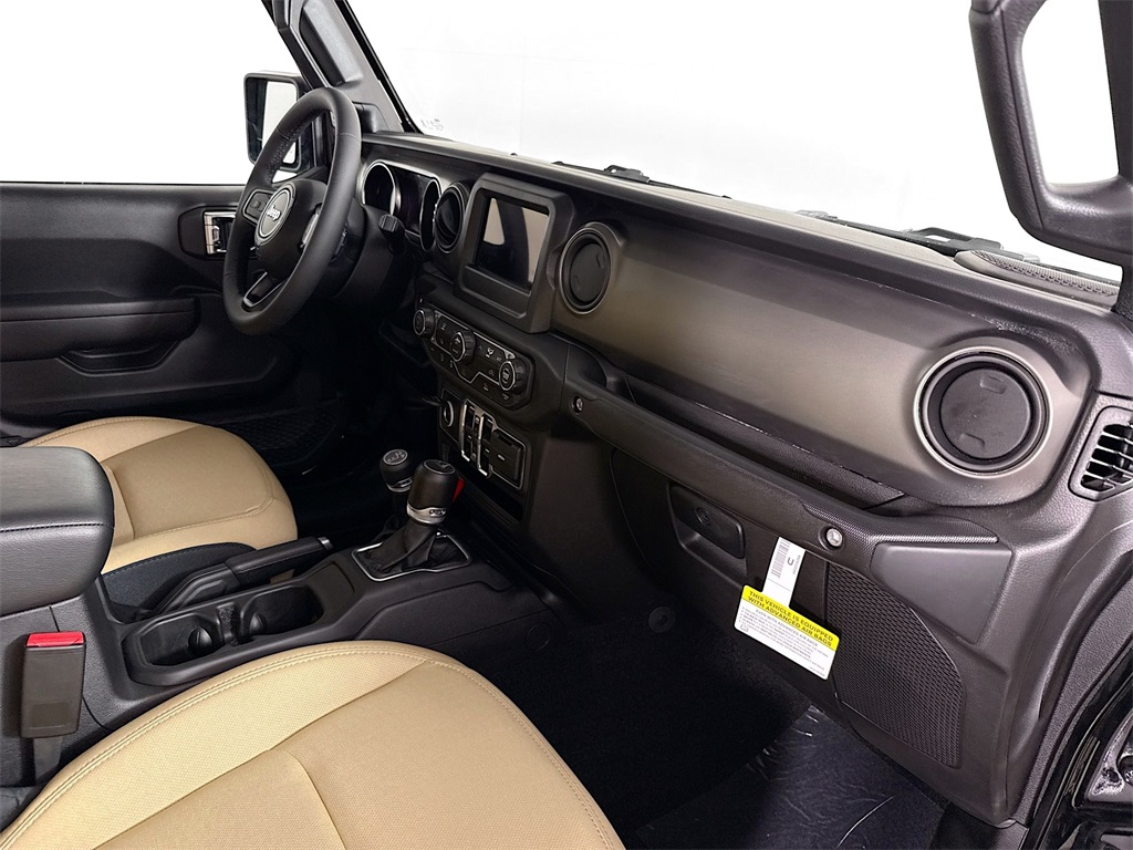 Vehicle image 31 of 33