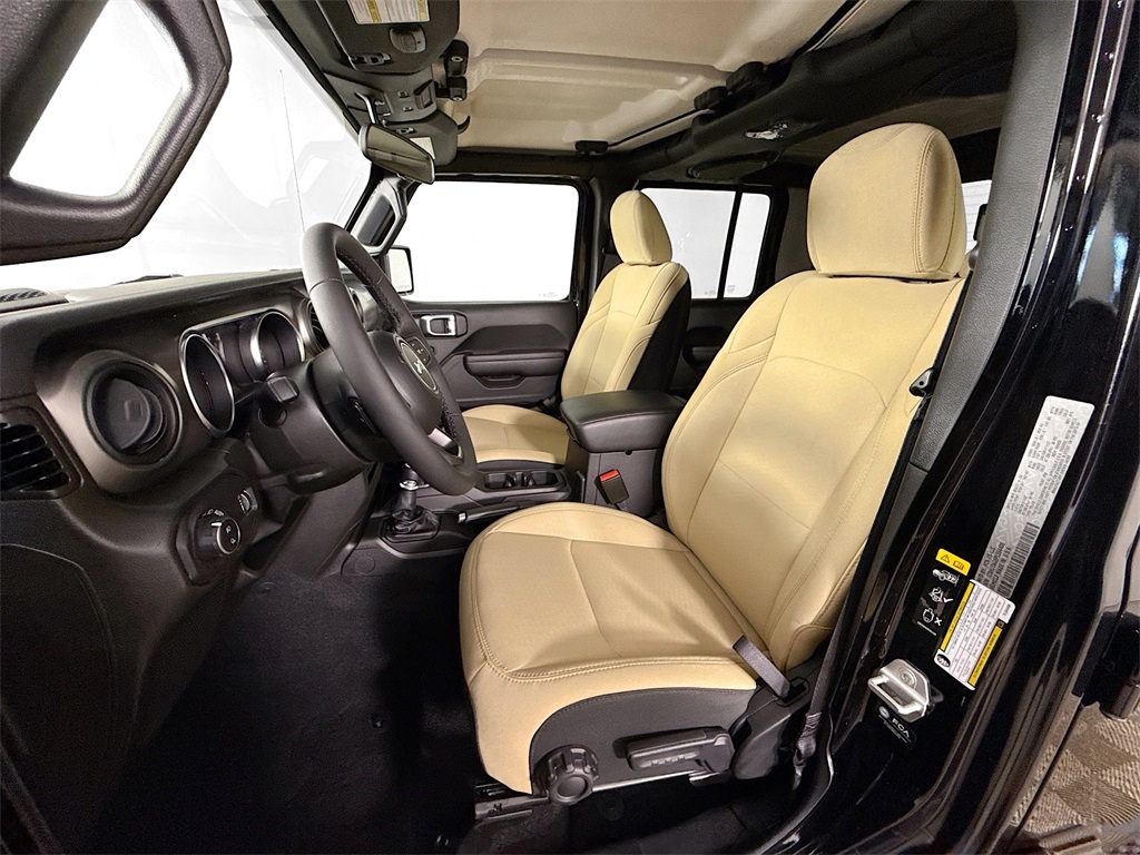 Vehicle image 20 of 33