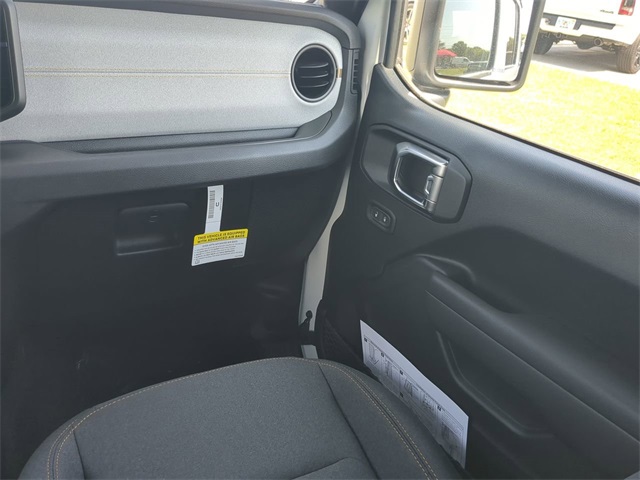Vehicle image 17 of 26