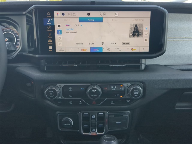 Vehicle image 18 of 26